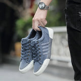 Men Canvas Shoes 2020 Fashion Solid Color Men Vulcanized Shoes Lace-up White Casual Shoes Men
