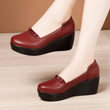 Person With One Foot Shallow Mouth Single Shoes Autumn 2023 New Muffin Thick Bottom Waterproof Platform Flat Bottom Red Mother