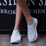 Hot Selling Breathable Lightweight Sports Casual Shoes Round Head Fashion Plus Size 43 Women's Single