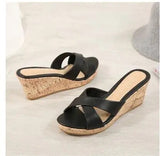 New Female Slippers Cut Out Summer Beach Sandals Fashion Women Slides Outdoor Slippers Indoor Slip Ons Flip Flops